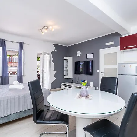 Feather Studio Apartment - Free Private Parking - Self Check-In Dubrovnik Exterior photo