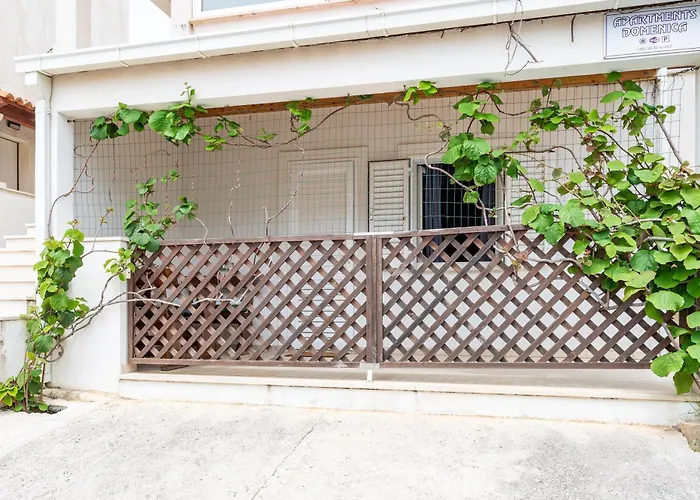 Feather Studio Apartment - Free Private Parking - Self Check-In