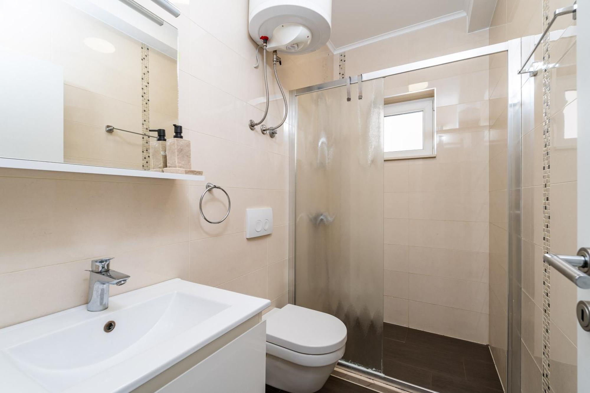 Feather - Free Private Parking - Self Check-in Apartment