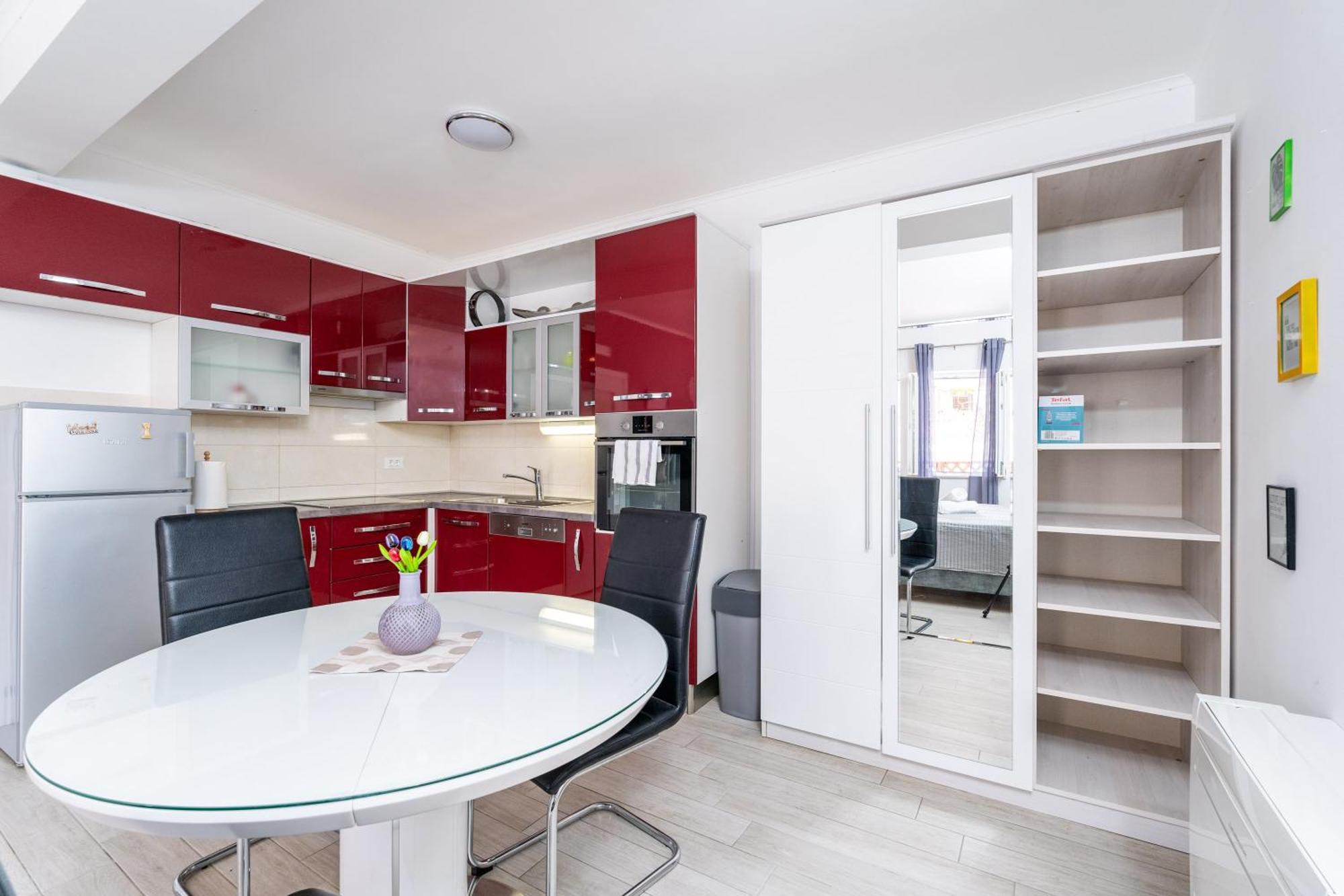 Apartment Feather - Free Private Parking - Self Check-in *